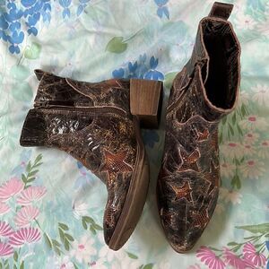 Sheridan Mia Ankle Booties Star Cutouts 36